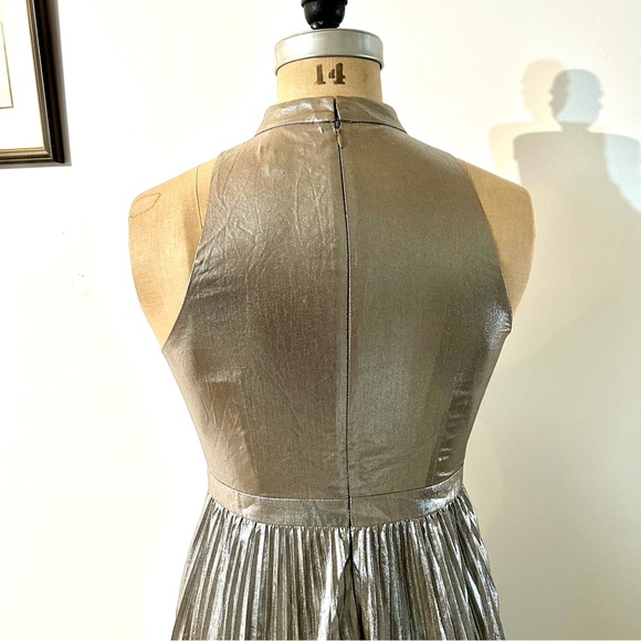 Ann Taylor Metallic Champagne Silver Gold Midi Pleated Mock Neck Dress Sz 4 - Picture 9 of 16